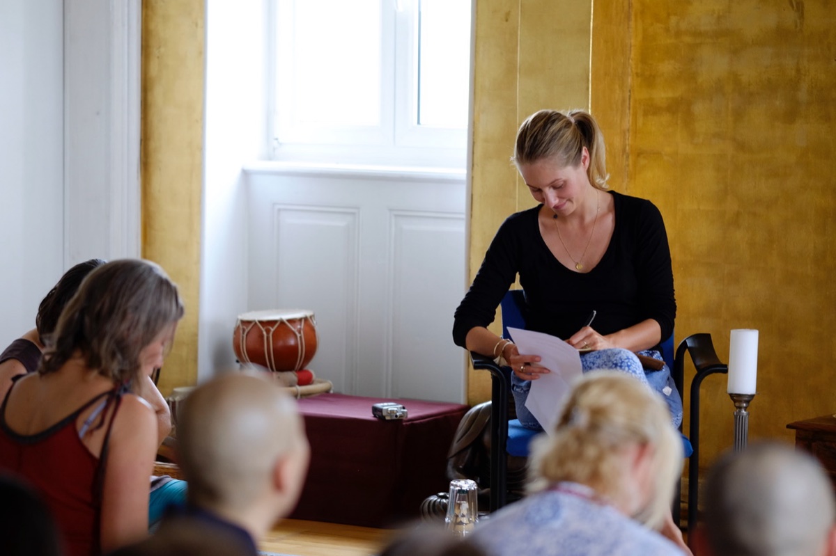 Orama teaching a seminar